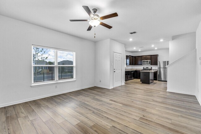 Foto del edificio - 10830 Emerick St