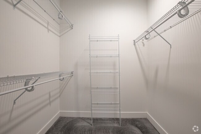 2 habitaciones, 1 baño - 1185 pies cuadrados - Armario en el dormitorio principal - Westbrook Village