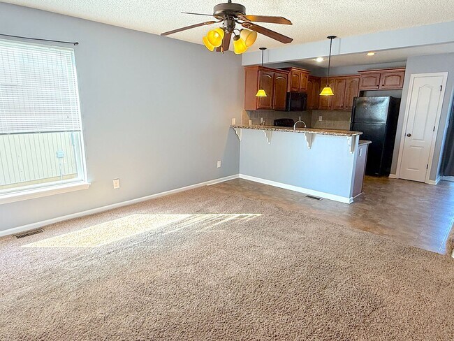 Foto del edificio - Great 3 Bedroom Townhome For Rent!