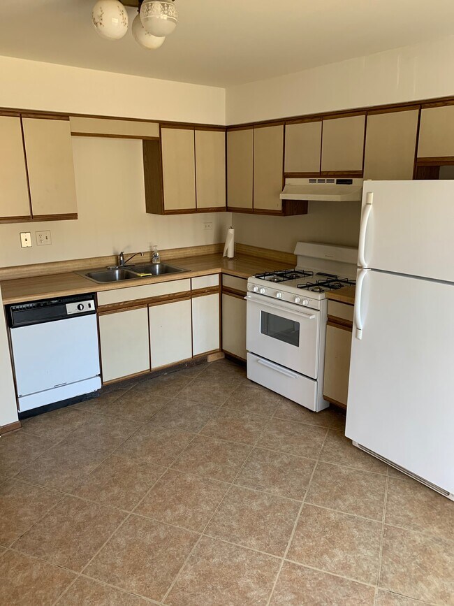 Kitchen - 40 Green Oaks Dr