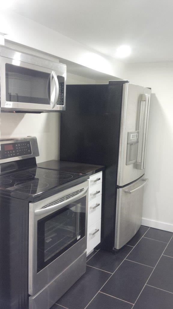 Photo du bâtiment - ** COMPLETELY RENOVATED LUXURY **