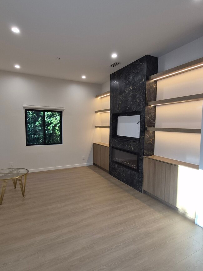 Foto del edificio - 5050 Louise Ave