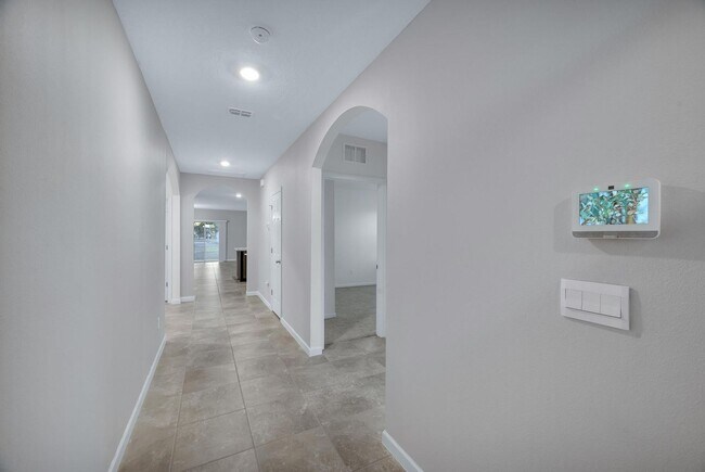 Building Photo - 2538 SE Rock Springs Dr