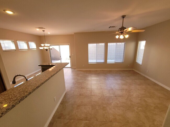 Foto del edificio - Immaculate 3 Bedroom Home in a Gated Commu...