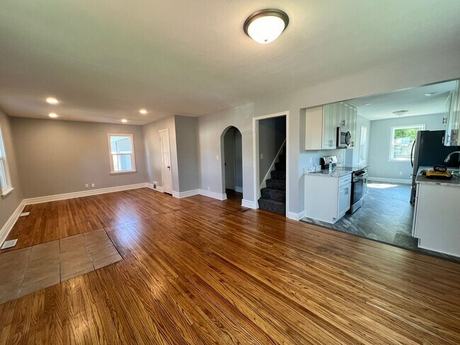 Foto del edificio - **RENT SPECIAL!!** Adorable 3 Bedroom Full...