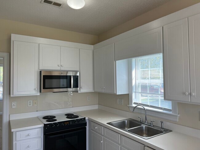 Building Photo - 3305 Whitlock Dr N