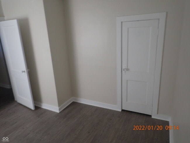 Foto del edificio - 203 1/2-202 E 1st St