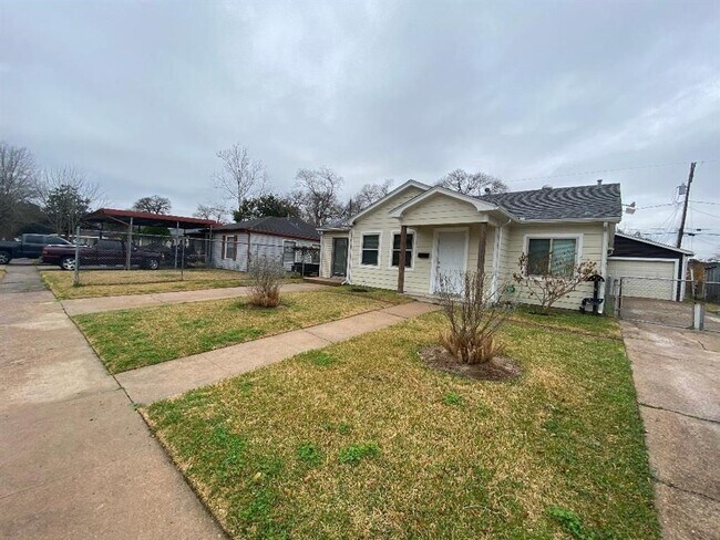 Building Photo - 7543 Hereford St