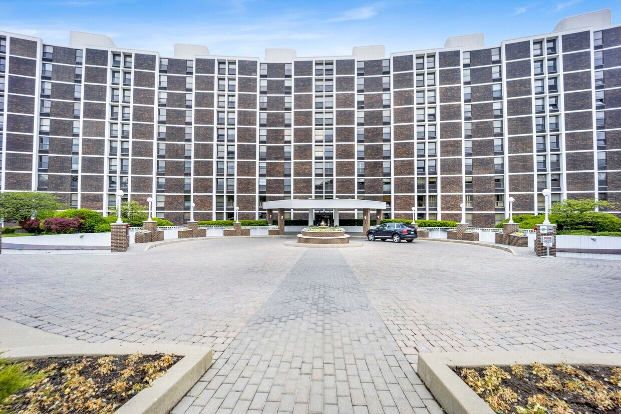 Primary Photo - 1500 Sheridan Rd
