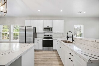 Building Photo - 5709 Annunciation St