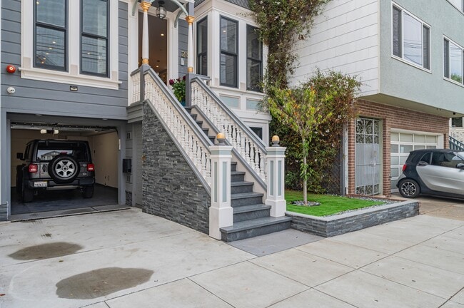 Building Photo - 215 3rd Ave