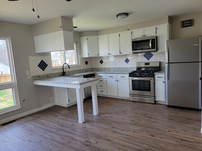 Building Photo - 5 Saint Mark Dr