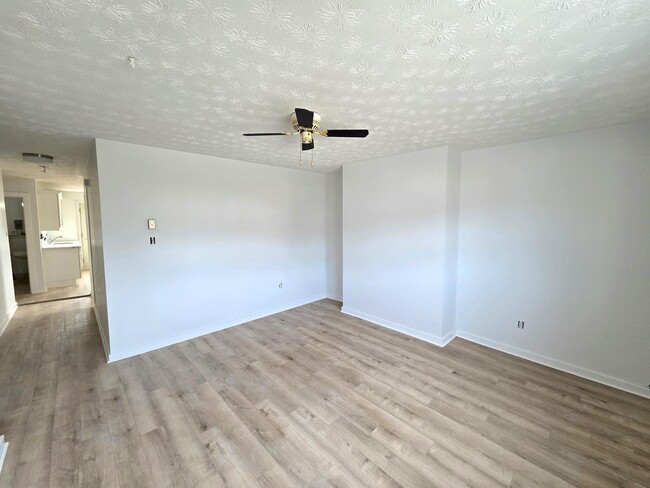 Building Photo - 80 Ross St