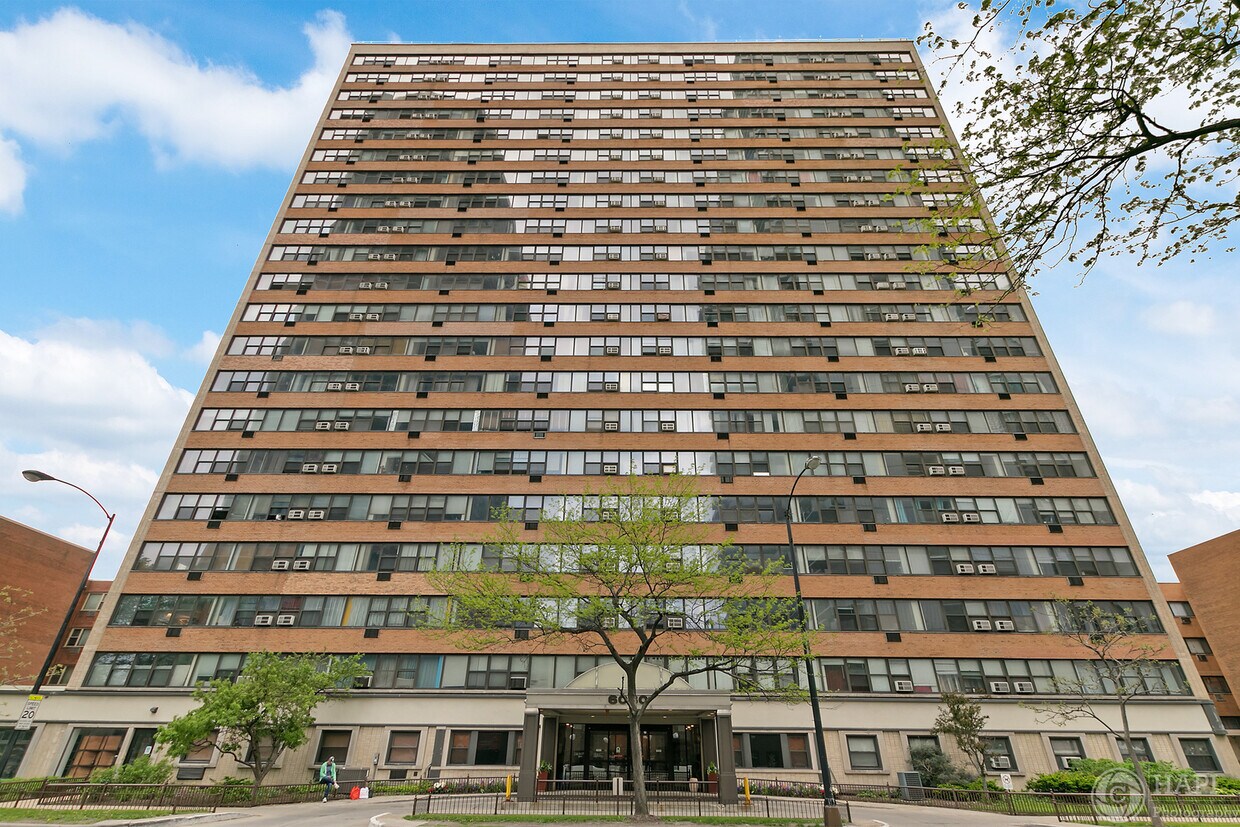 Primary Photo - 6030 N Sheridan Rd