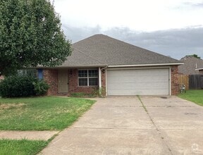 Building Photo - 613 E Juniper Ln