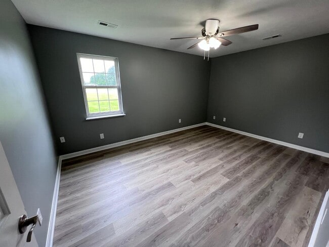 Building Photo - 105 Hayden Dr