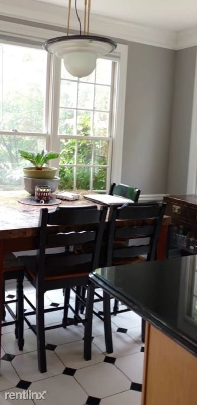 Foto del edificio - 5 br, 4.5 bath House - Seven Locks Rd