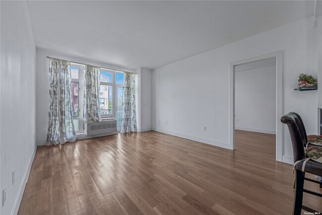 Foto del edificio - 140-21 32nd Ave