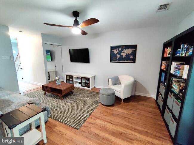 Foto del edificio - 6439 Rockshire St