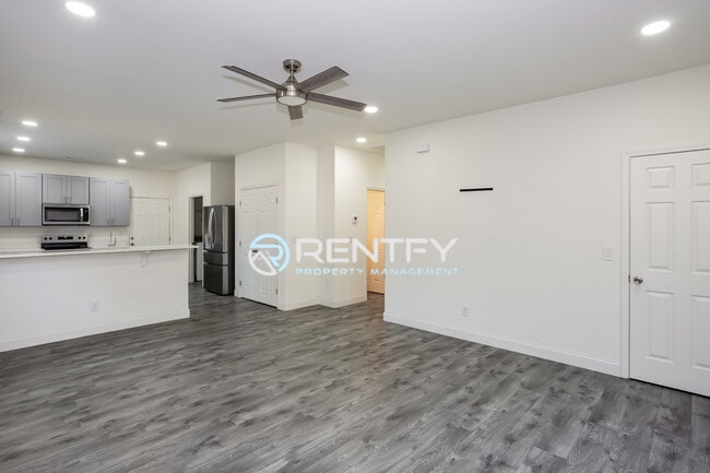 Building Photo - 119 Walnut St