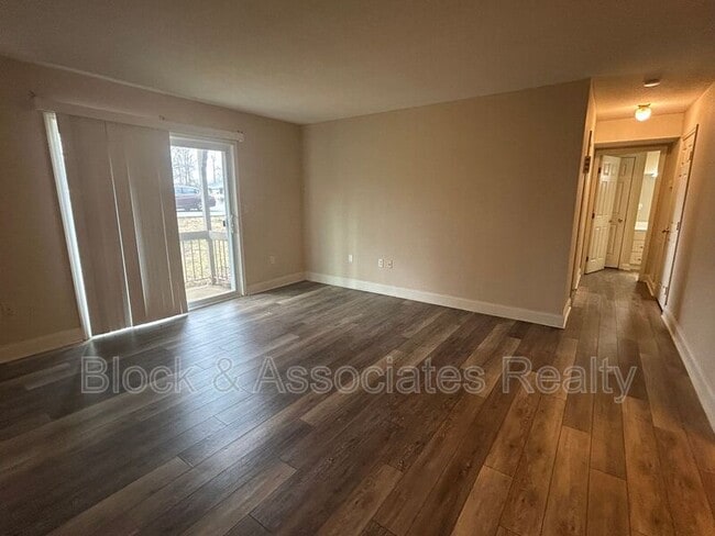 Foto del edificio - 2260 Sunderland Rd