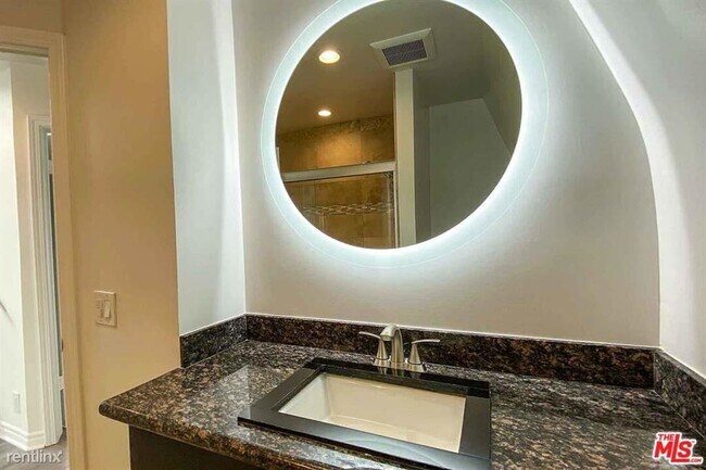 Foto del edificio - 2 br, 2 bath House - 29 Yawl St # B