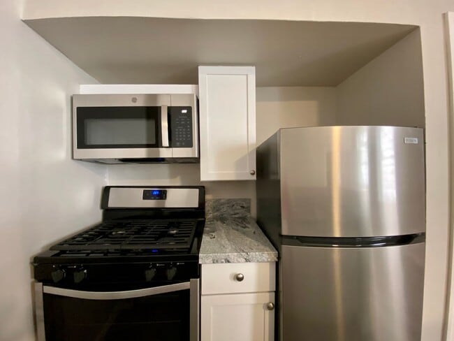 Building Photo - 322 Warner