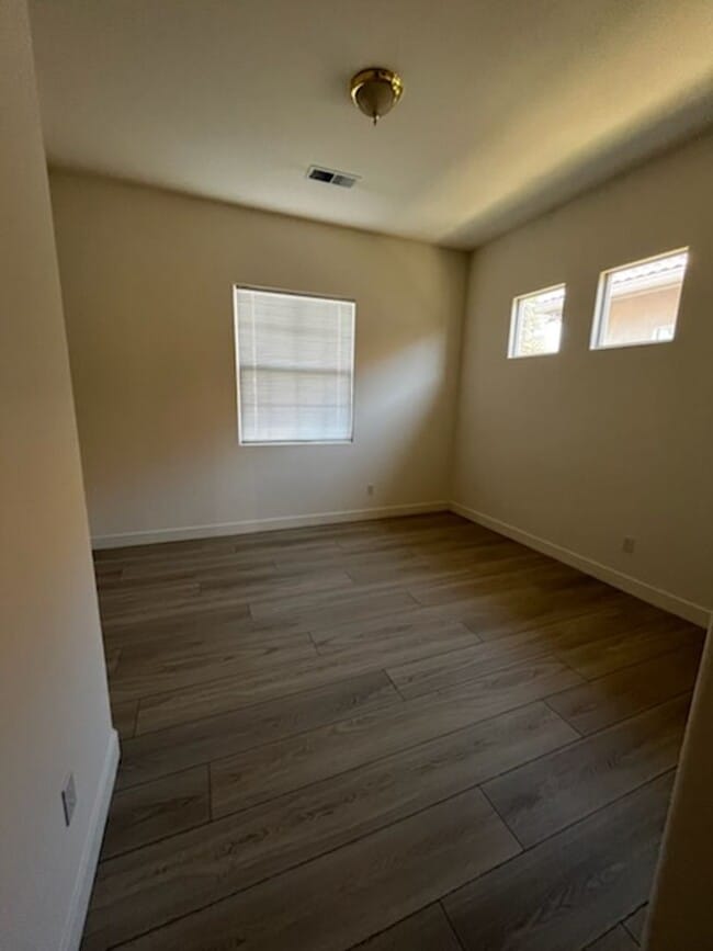 Building Photo - 10115 Secret Rose St