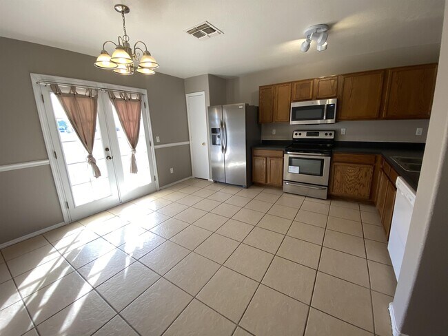 Building Photo - 543 W Jardin Loop