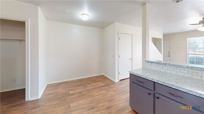Building Photo - 4302 Jeff Scott Dr