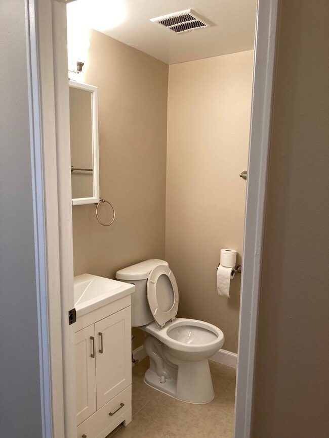 Building Photo - 35213 Taffy Dr