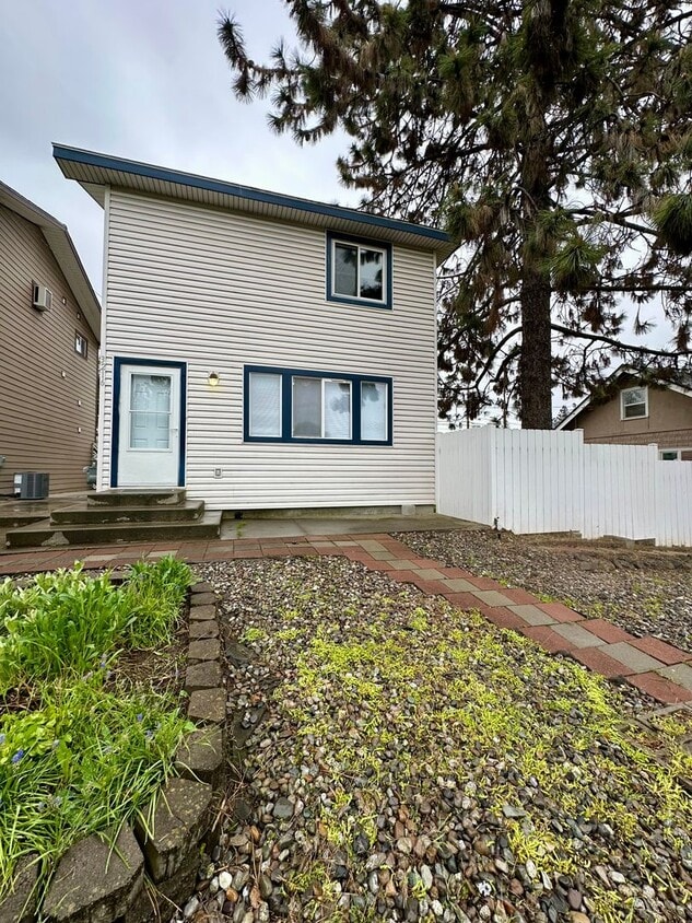 Primary Photo - Beautiful 3 Bedroom South Hill Home