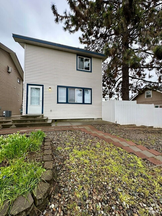 Building Photo - 3216 E 29th Ave