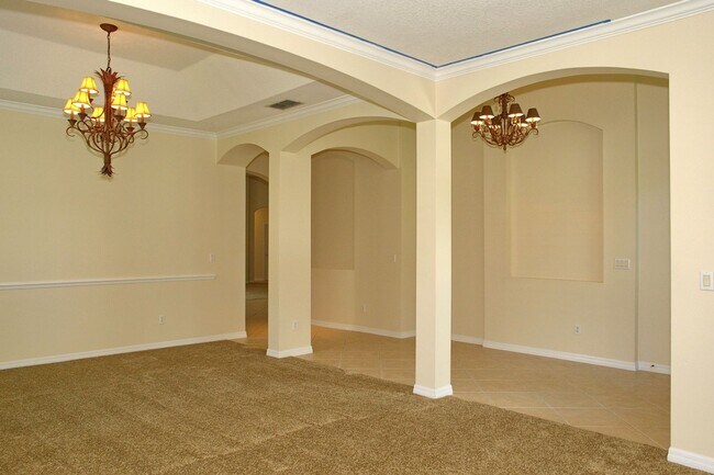 Foto del edificio - Gorgeous 4 bedroom/3 bathroom home, with 3...