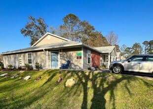 Building Photo - 4003 SW 27th St