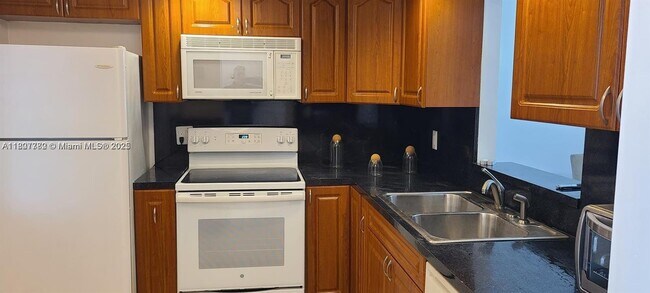 Foto del edificio - 3550 NE 169th St