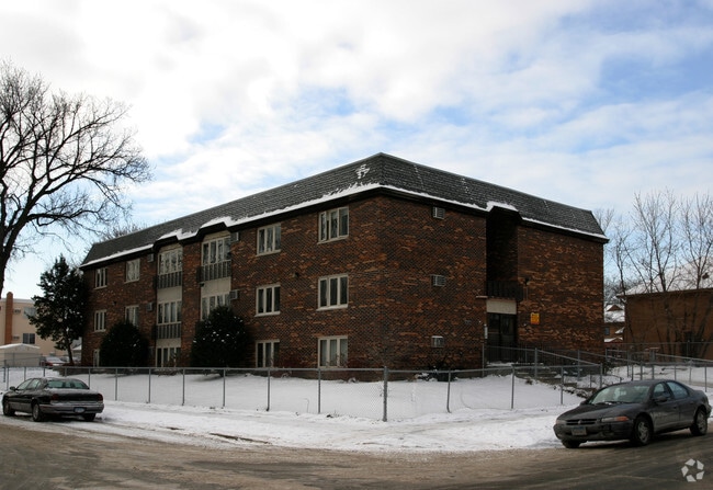 Building Photo - 1323 E 22nd St