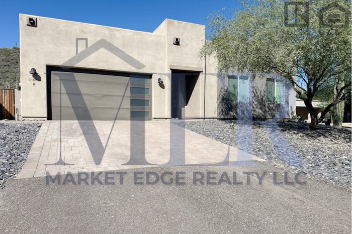 Foto principal - 3Bed/2Bath Home in Cave Creek! $399 MOVE-I...
