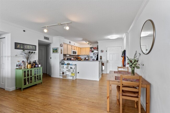 Building Photo - 2665 SW 37th Ave