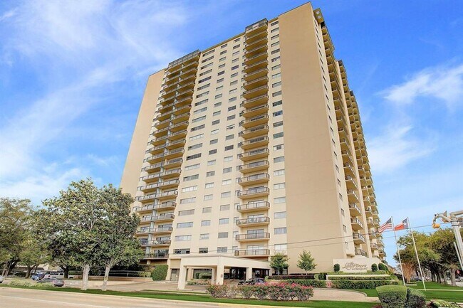 Building Photo - 2929 Buffalo Speedway