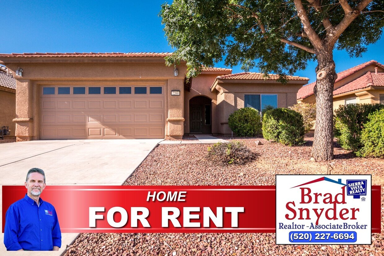 Foto principal - Charming 4 Bedroom, 3 Bath Home, with 2 Ca...