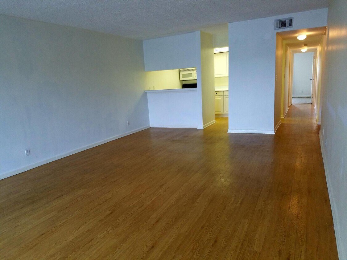 Building Photo - 412 Northlake Ct