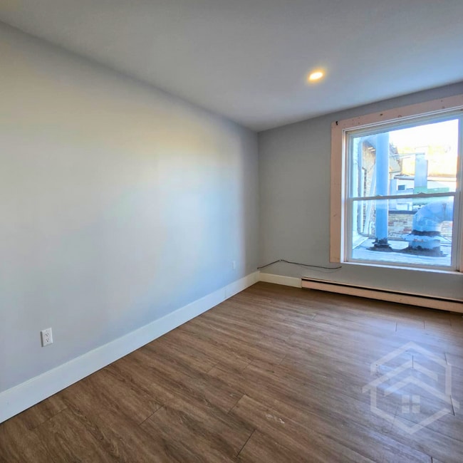 Photo du bâtiment - 1-Bedroom unit Available in Aylmer!!