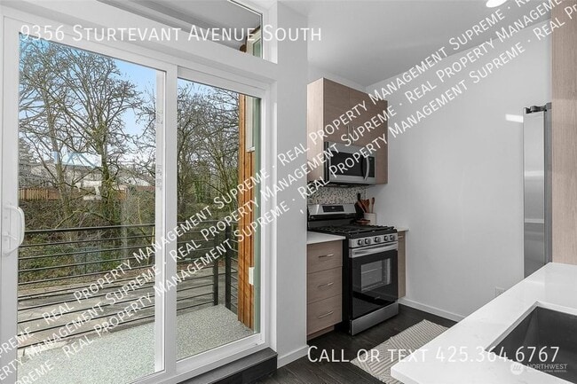 Building Photo - Beautiful Cozy and Convenient
