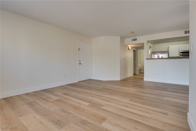 Building Photo - 5055 W Hacienda Ave