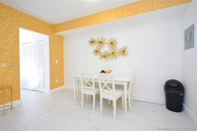 Foto del edificio - 421  Collins Ave 1 Miami Beach Fl 33139