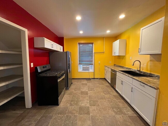 Foto del edificio - 401 Constitution St