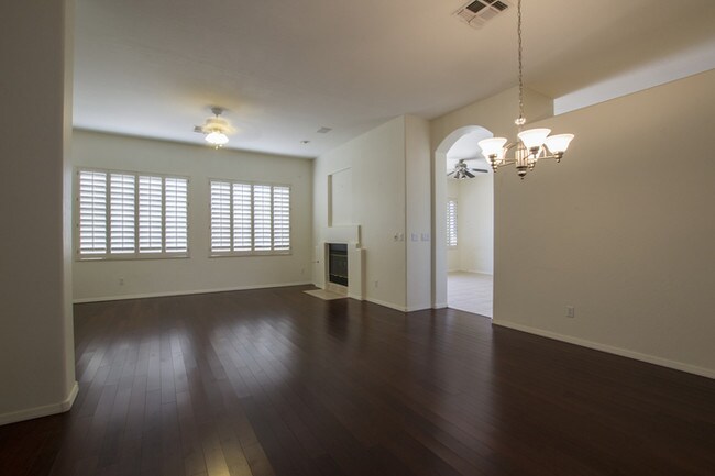 Building Photo - 1302 W Deer Creek Rd