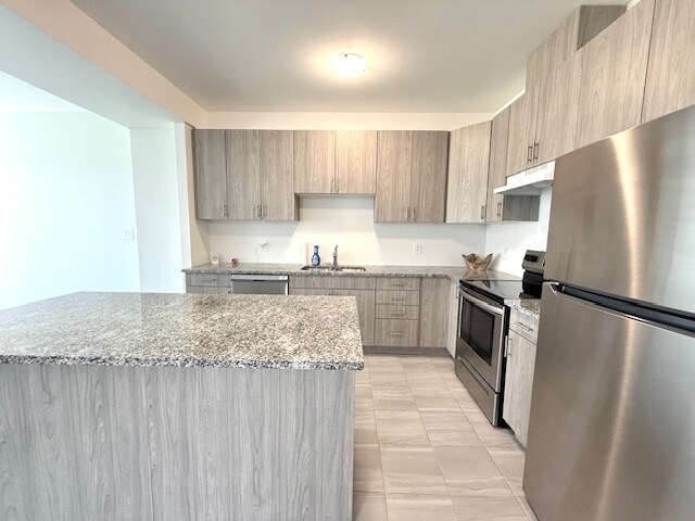 Photo du bâtiment - Modern 3-Bedroom Townhouse for Rent in Tha...