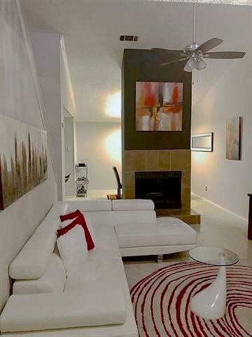 Living area - 2800 Keller Springs Rd
